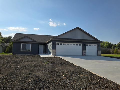 Homes For Sale - 707 Council Court<br/> Ellendale, MN 56026