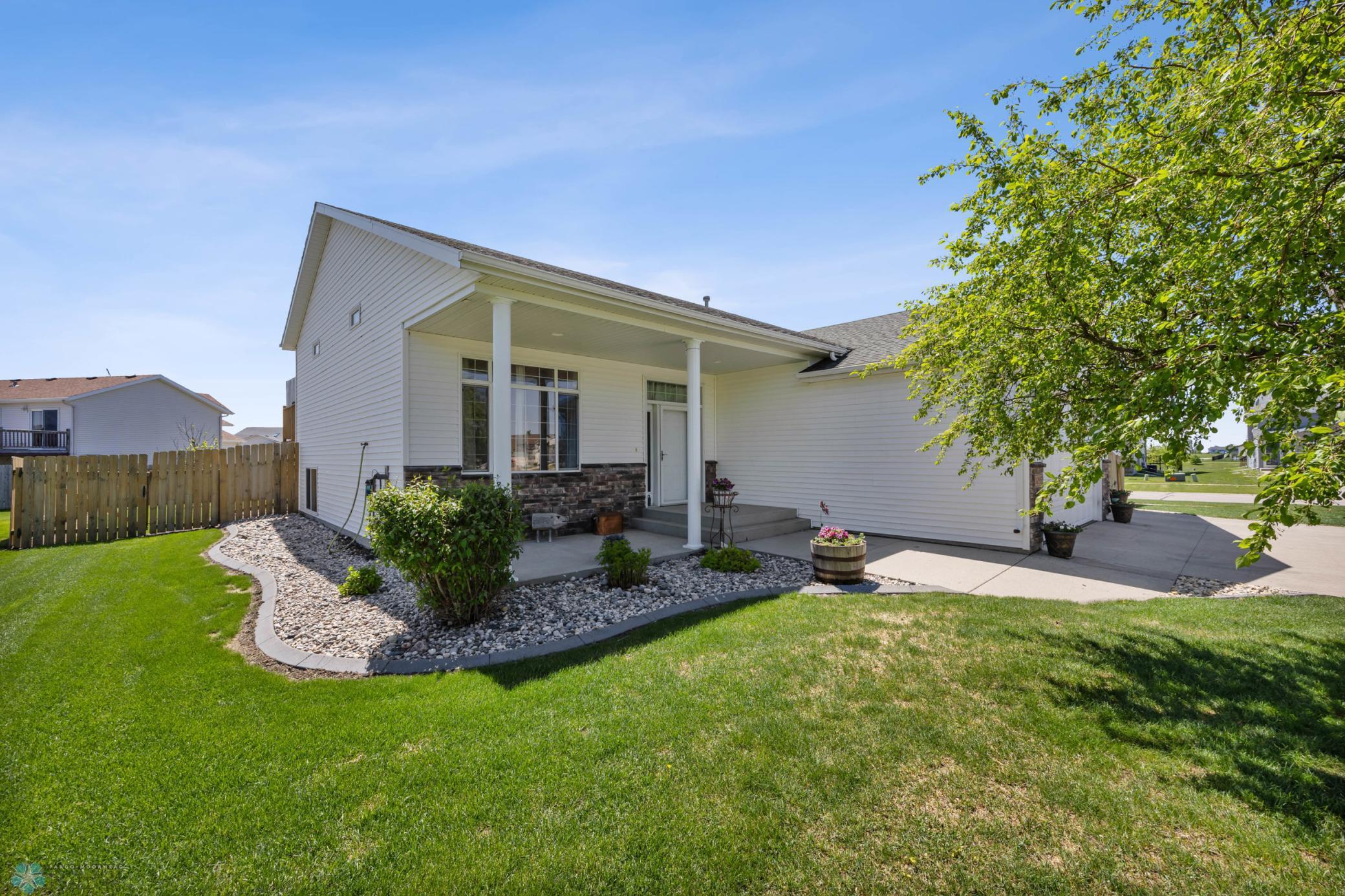 1095 Parkway Lane, West Fargo, North Dakota image 3
