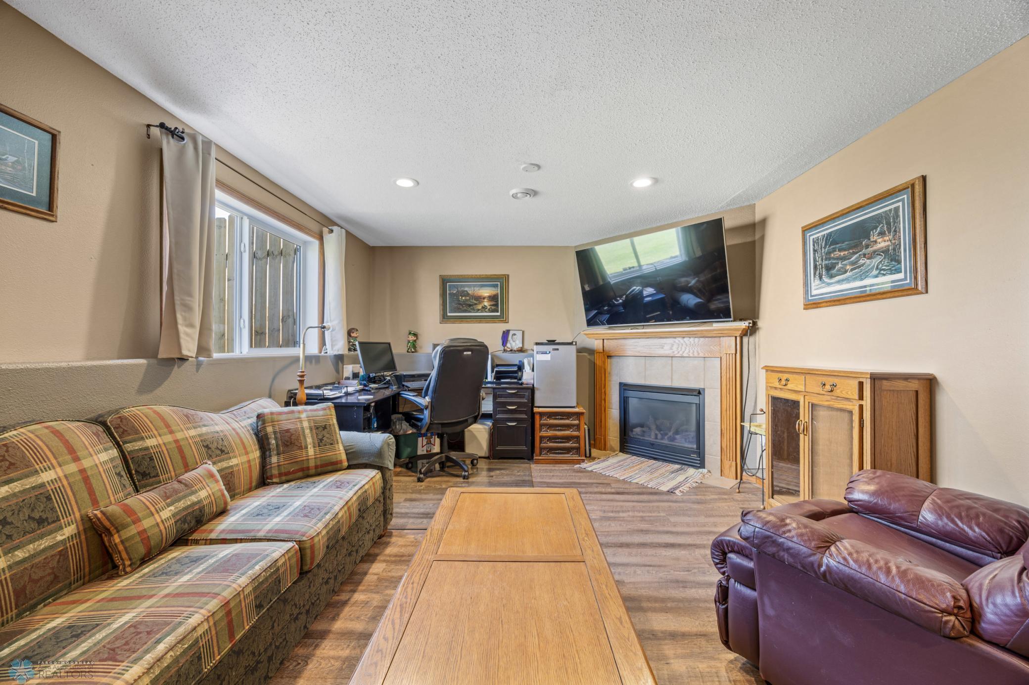 1095 Parkway Lane, West Fargo, North Dakota image 23