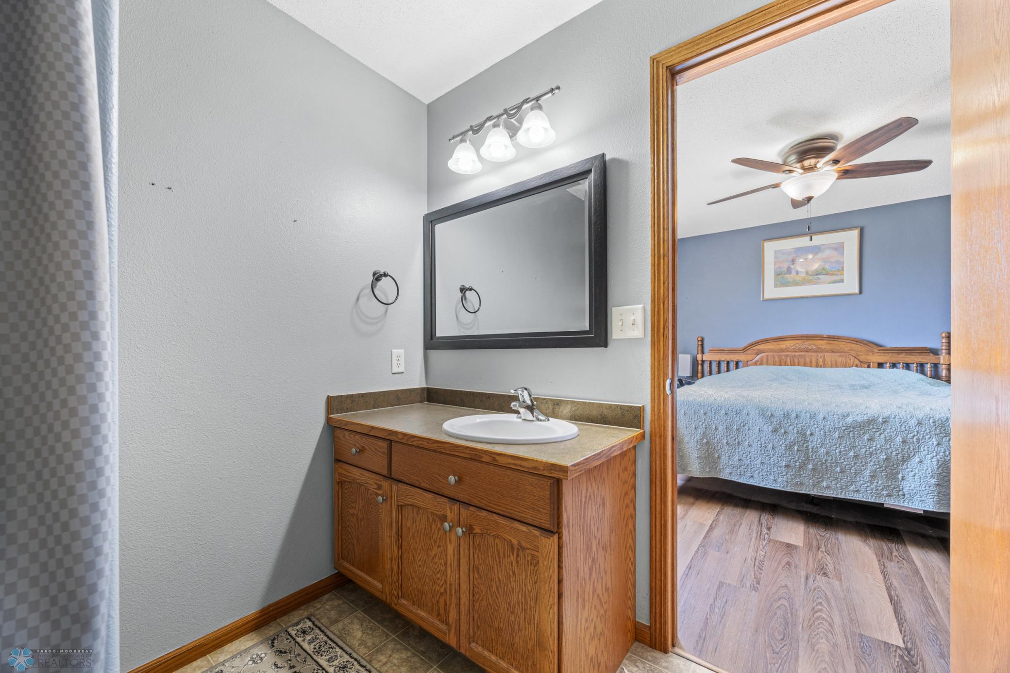 1095 Parkway Lane, West Fargo, North Dakota image 18