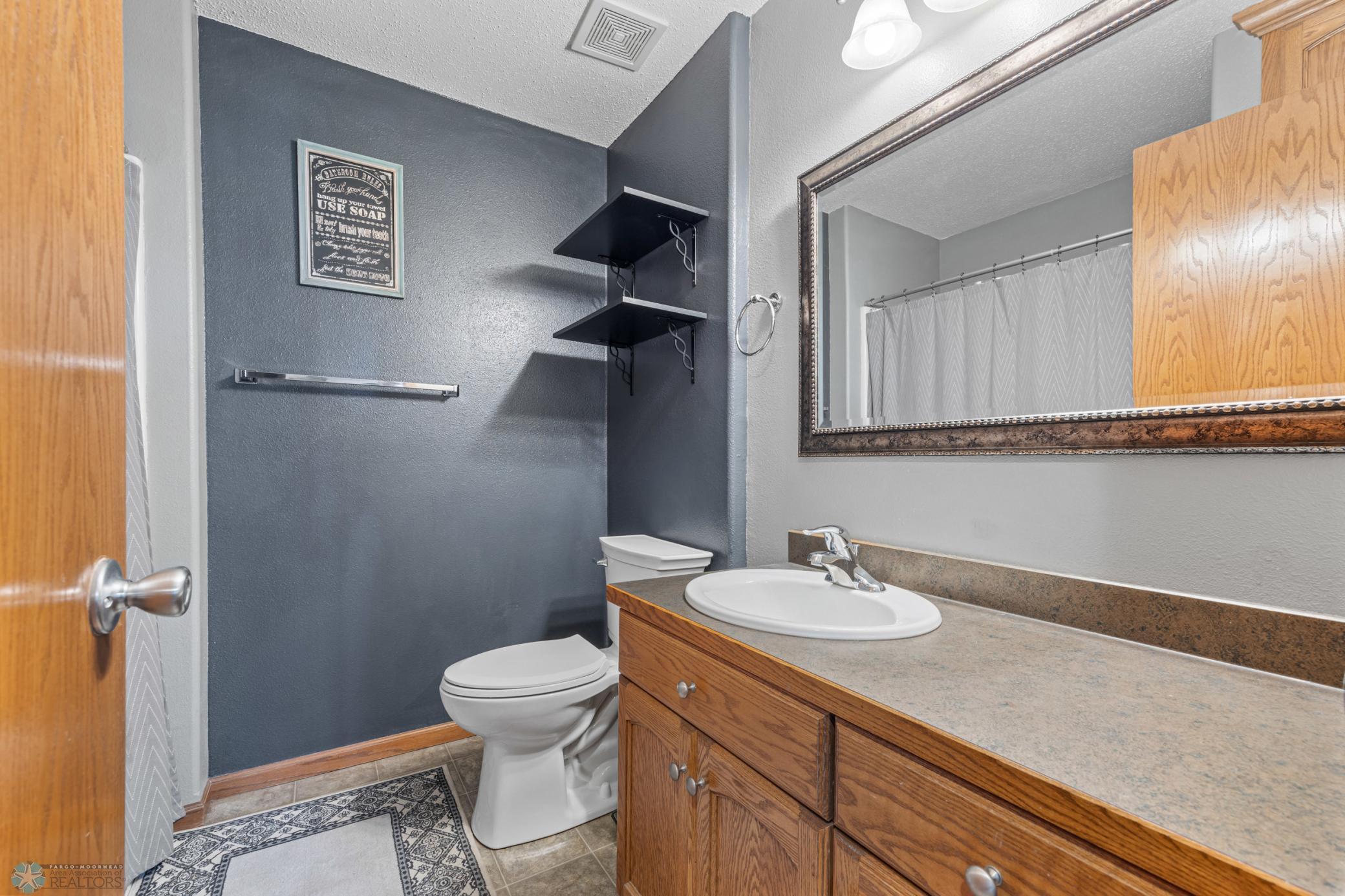 1095 Parkway Lane, West Fargo, North Dakota image 27