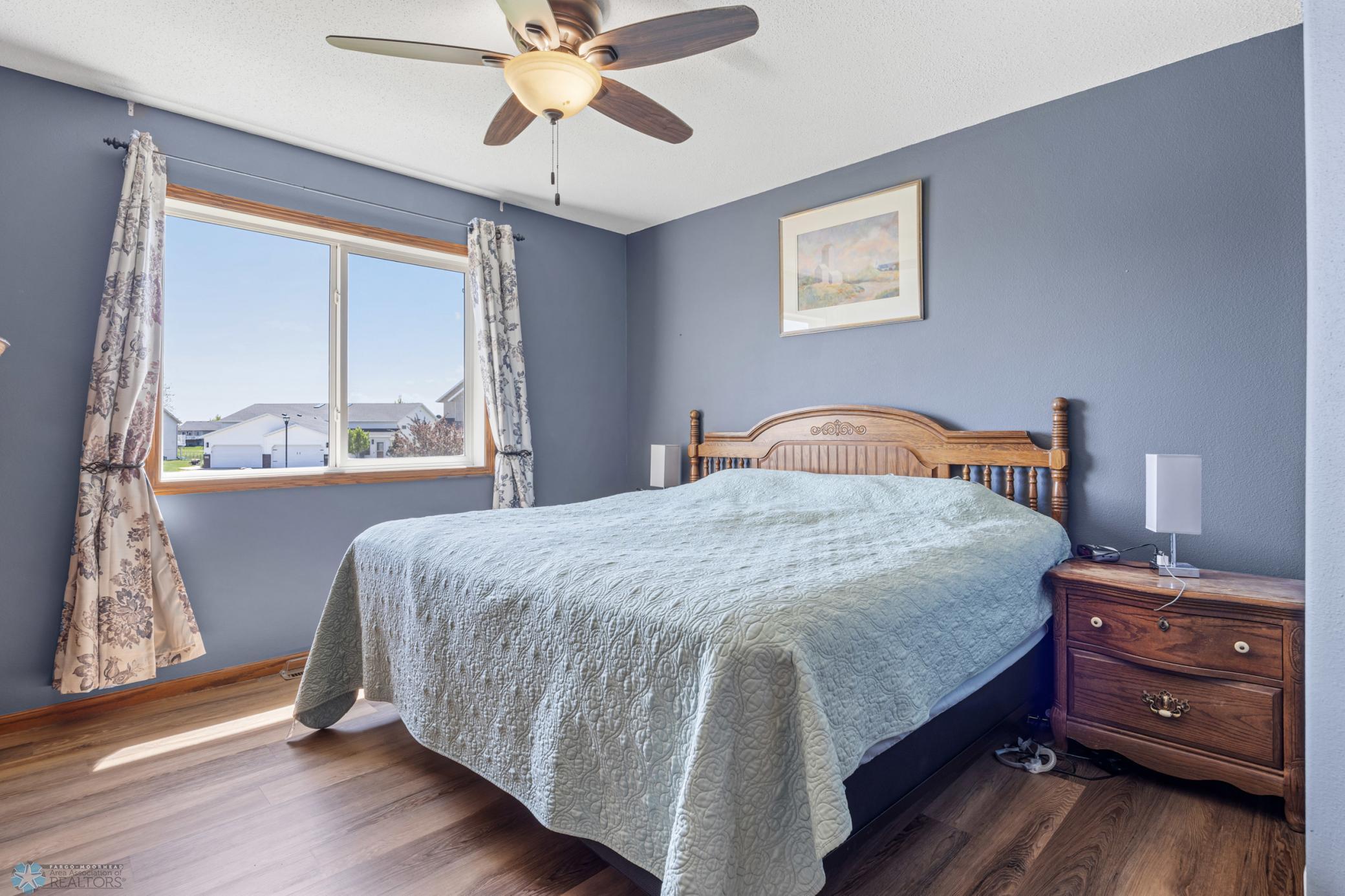 1095 Parkway Lane, West Fargo, North Dakota image 16
