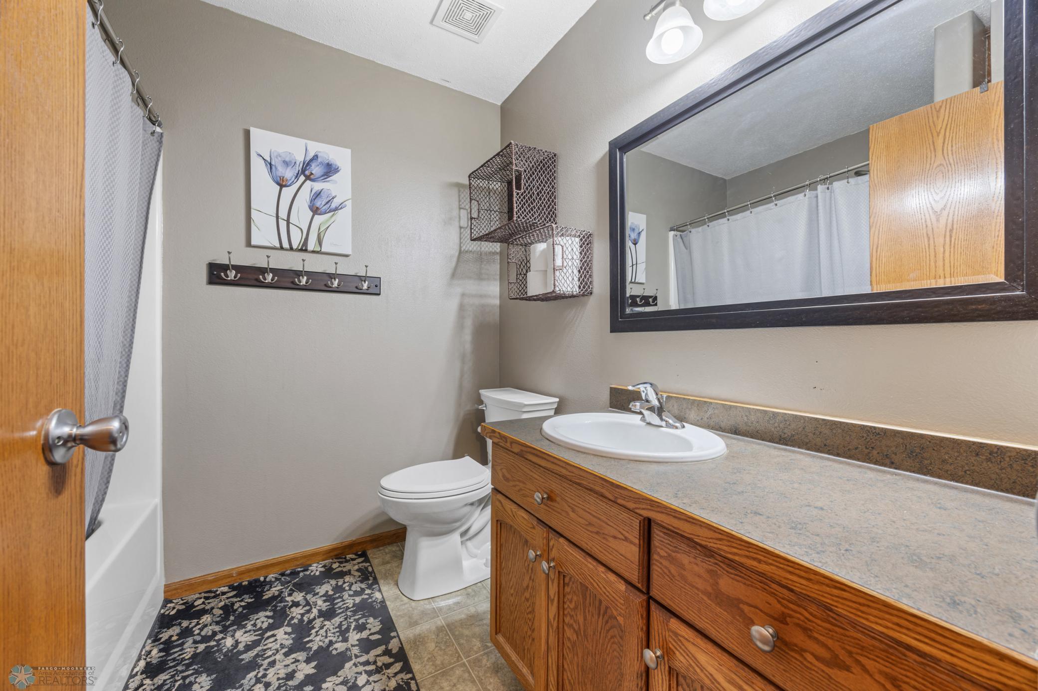 1095 Parkway Lane, West Fargo, North Dakota image 22