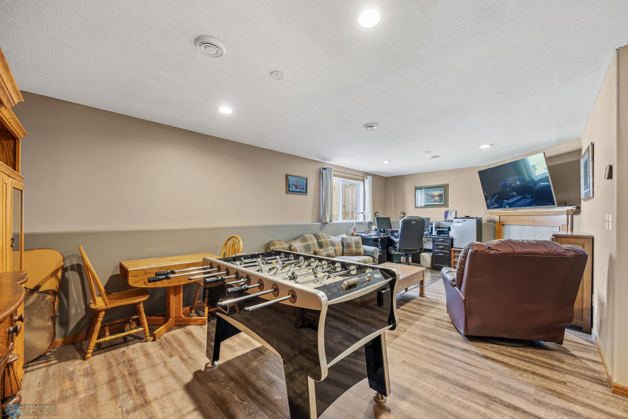 1095 Parkway Lane, West Fargo, North Dakota image 24