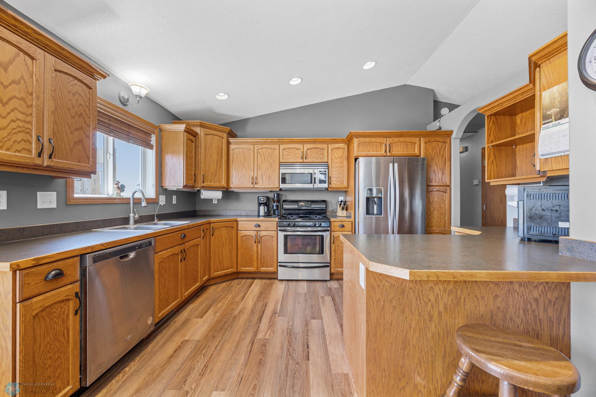 1095 Parkway Lane, West Fargo, North Dakota image 15