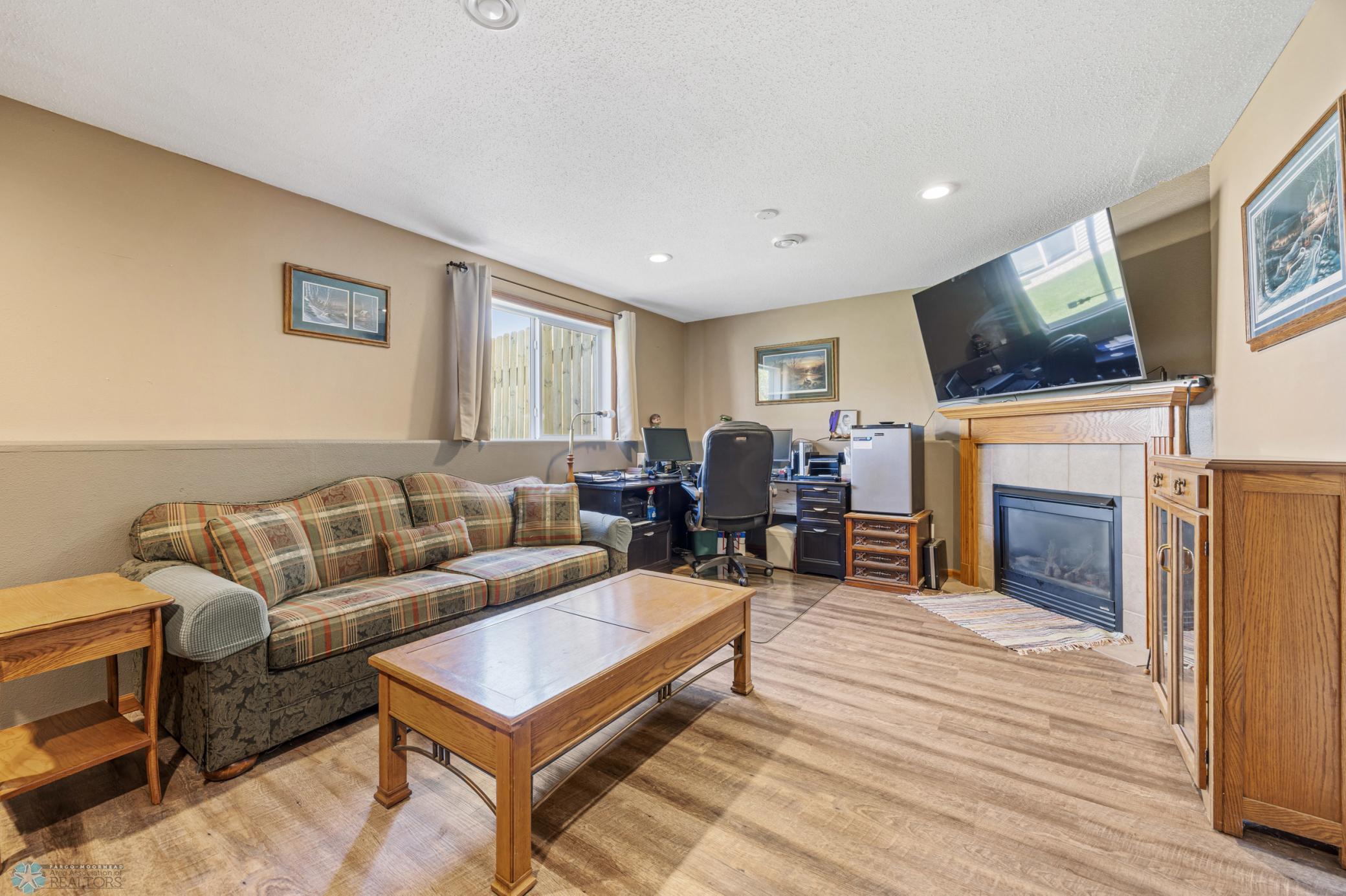 1095 Parkway Lane, West Fargo, North Dakota image 25