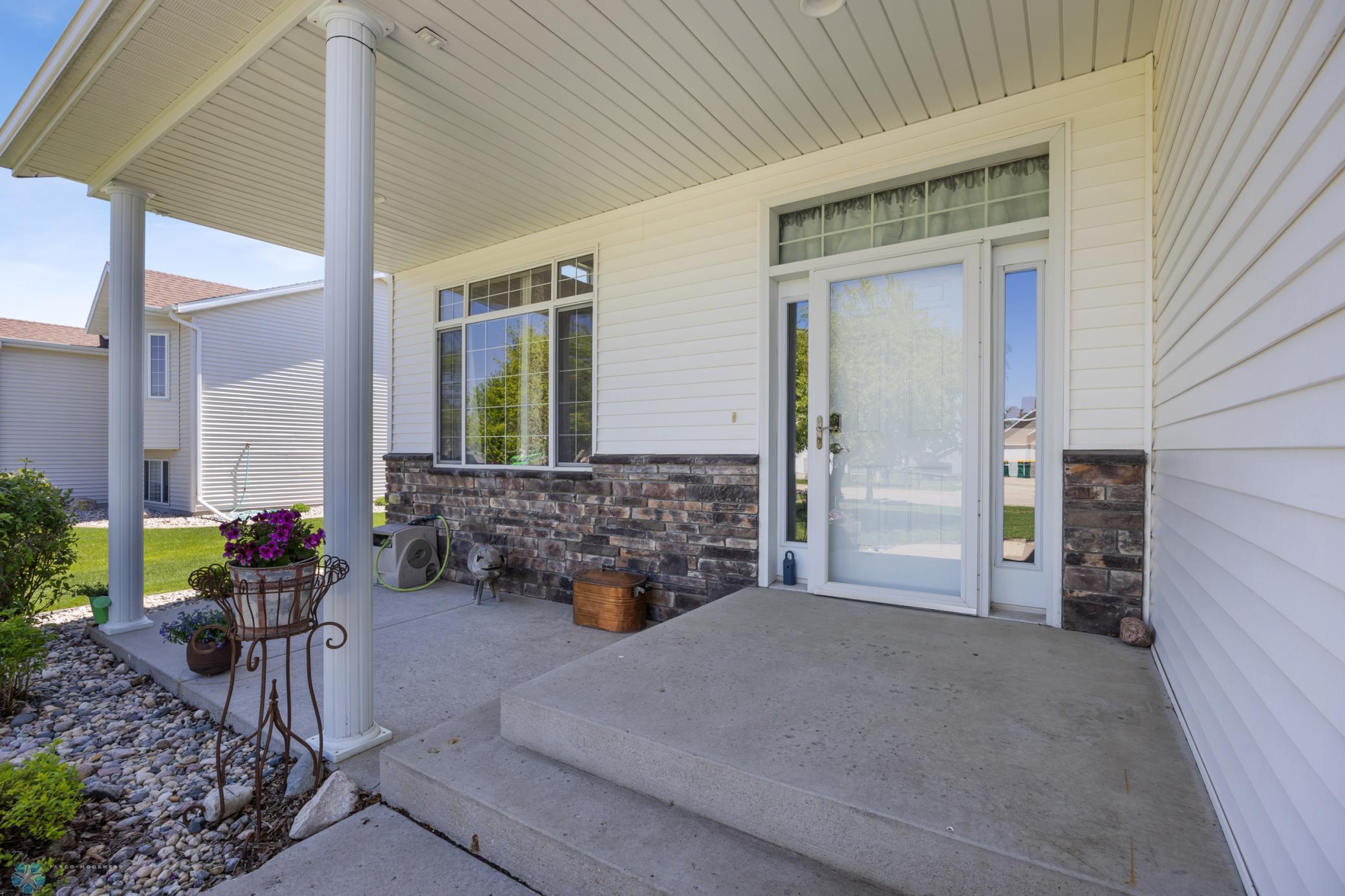 1095 Parkway Lane, West Fargo, North Dakota image 5