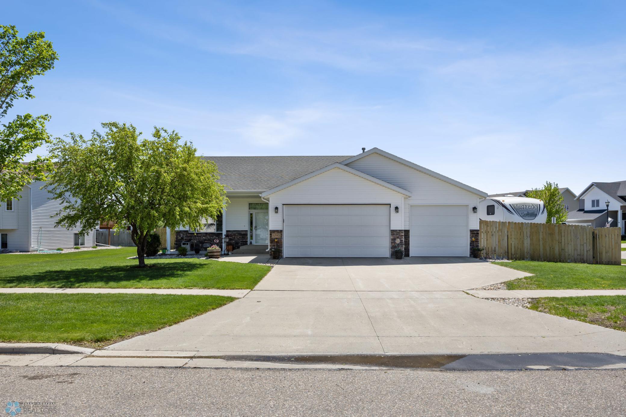 1095 Parkway Lane, West Fargo, North Dakota image 1