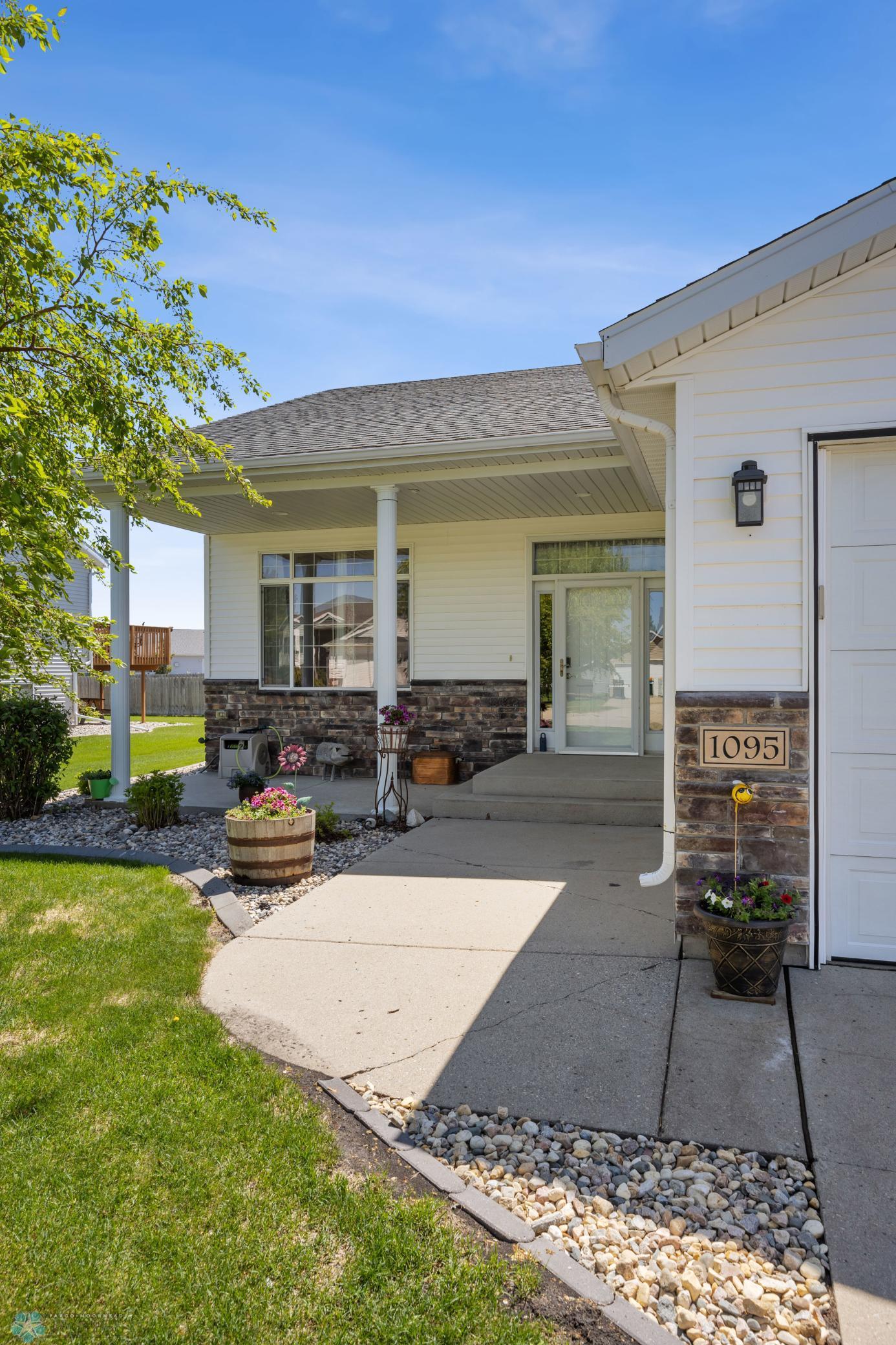 1095 Parkway Lane, West Fargo, North Dakota image 4