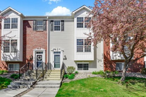 Townhouse For Sale - 1718 Riverside Drive<br/> Shakopee, MN 55379