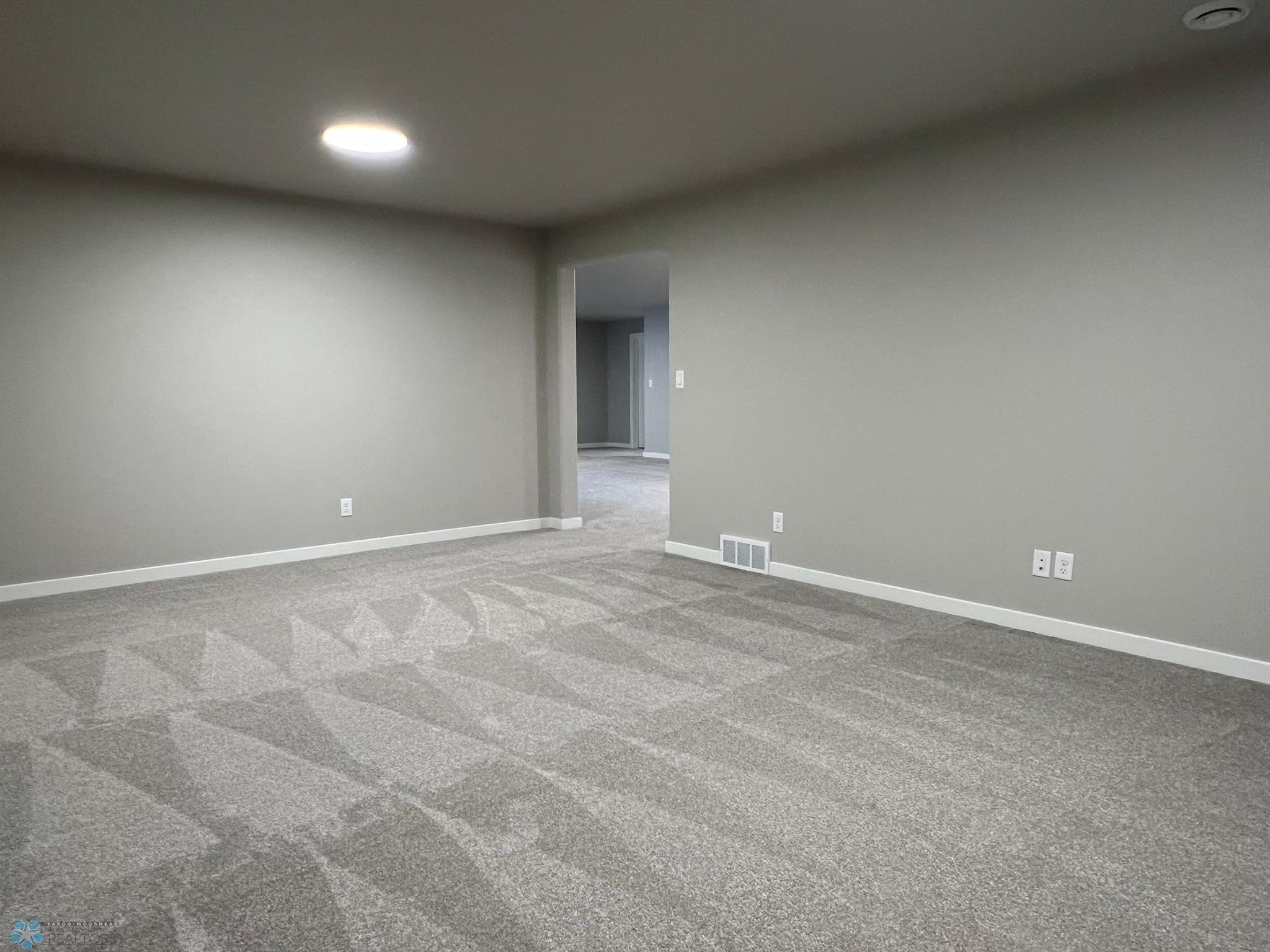 Fargo, North Dakota 58104, United States, 5 Bedrooms Bedrooms, ,3 BathroomsBathrooms,Residential,Pending,52550