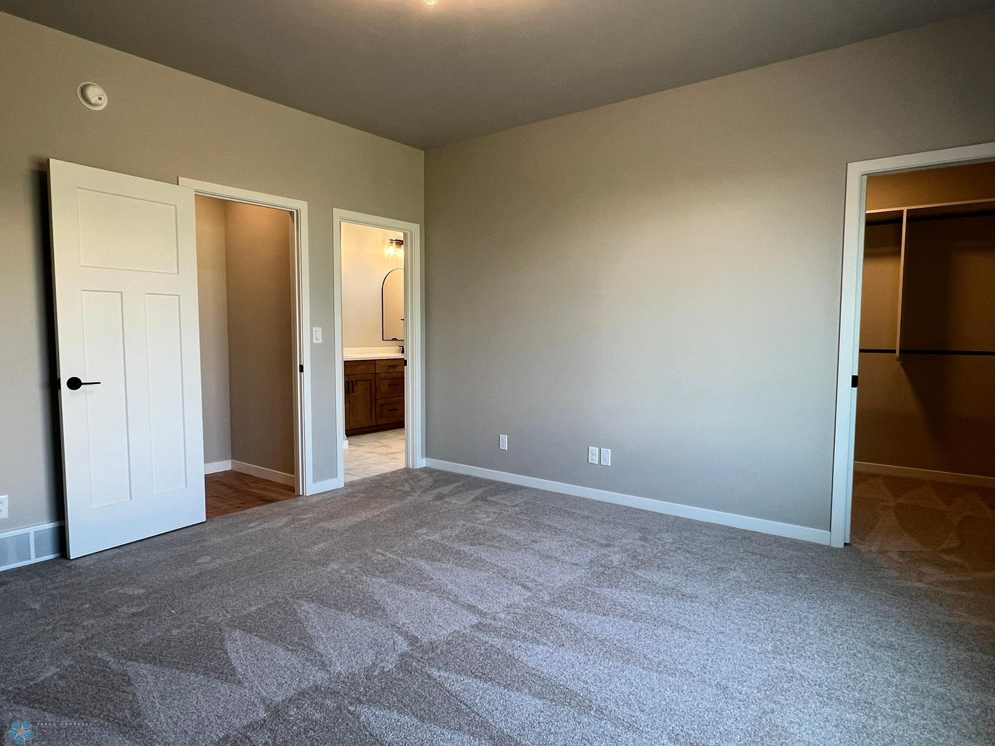 Fargo, North Dakota 58104, United States, 5 Bedrooms Bedrooms, ,3 BathroomsBathrooms,Residential,Pending,52550