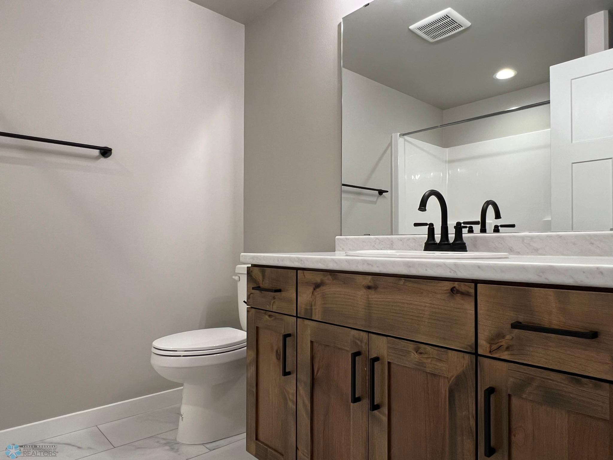 Fargo, North Dakota 58104, United States, 5 Bedrooms Bedrooms, ,3 BathroomsBathrooms,Residential,Pending,52550