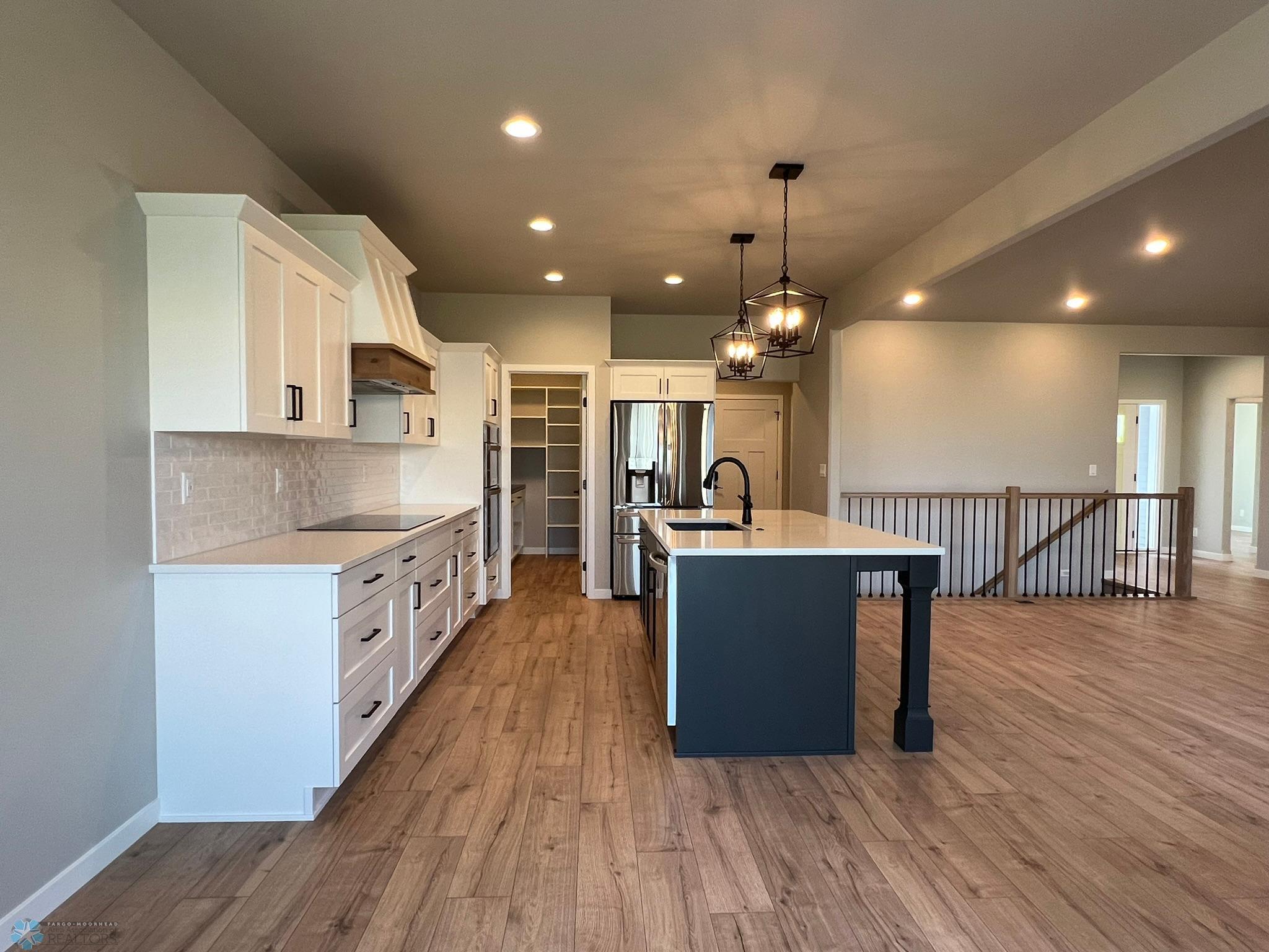 Fargo, North Dakota 58104, United States, 5 Bedrooms Bedrooms, ,3 BathroomsBathrooms,Residential,Pending,52550