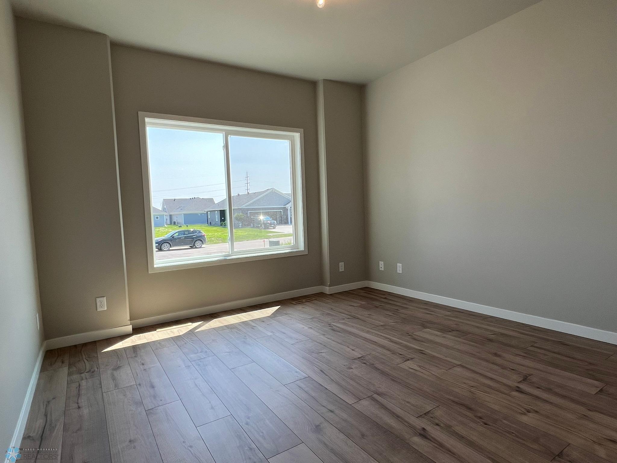 Fargo, North Dakota 58104, United States, 5 Bedrooms Bedrooms, ,3 BathroomsBathrooms,Residential,Pending,52550