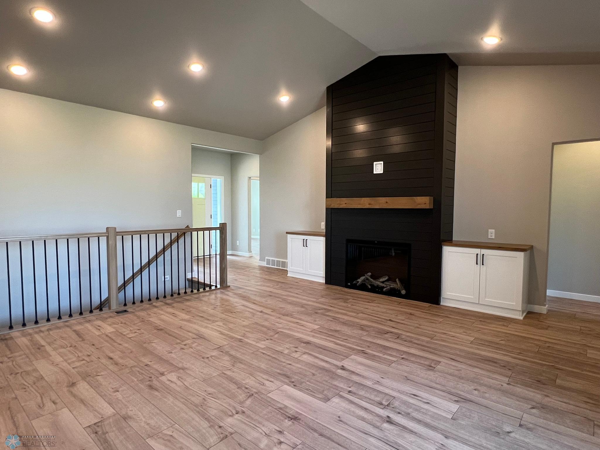 Fargo, North Dakota 58104, United States, 5 Bedrooms Bedrooms, ,3 BathroomsBathrooms,Residential,Pending,52550