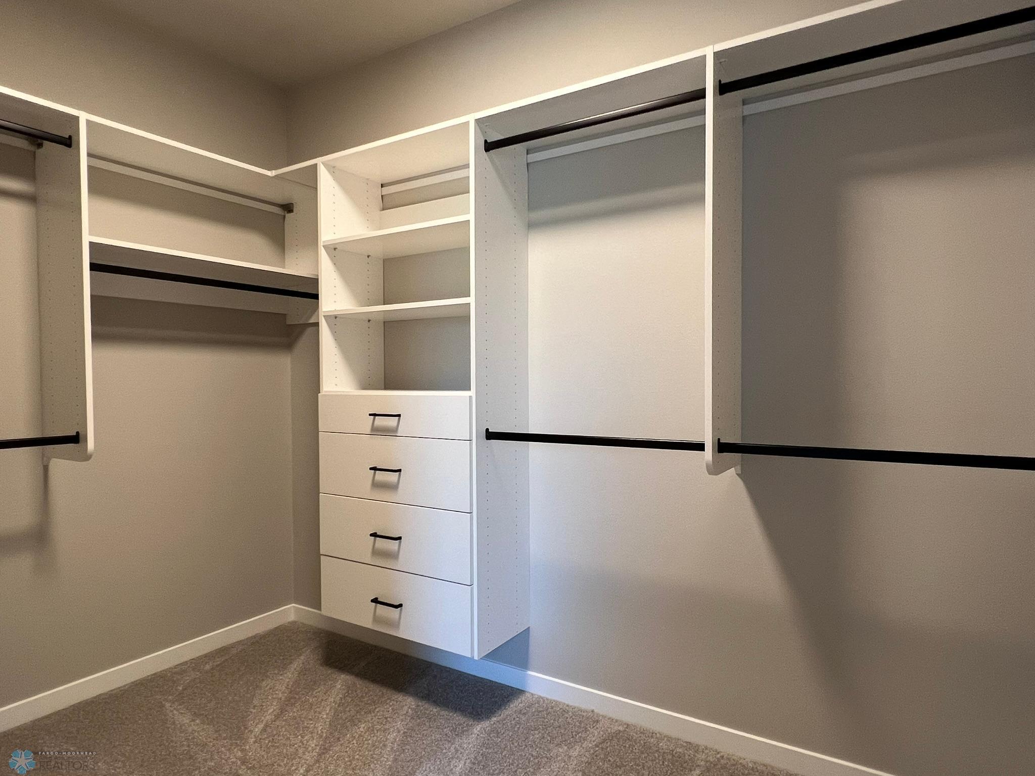 Fargo, North Dakota 58104, United States, 5 Bedrooms Bedrooms, ,3 BathroomsBathrooms,Residential,Pending,52550