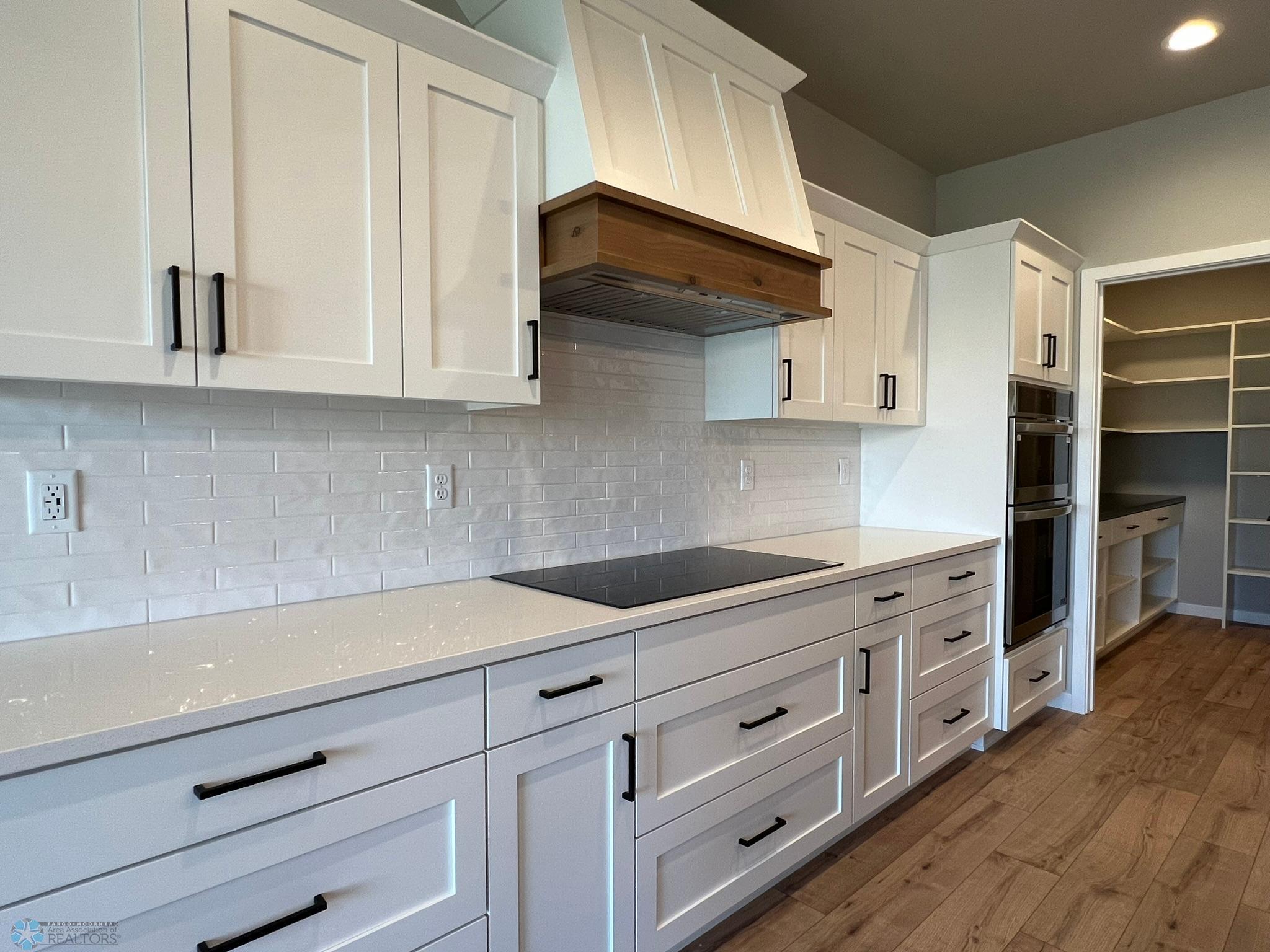 Fargo, North Dakota 58104, United States, 5 Bedrooms Bedrooms, ,3 BathroomsBathrooms,Residential,Pending,52550