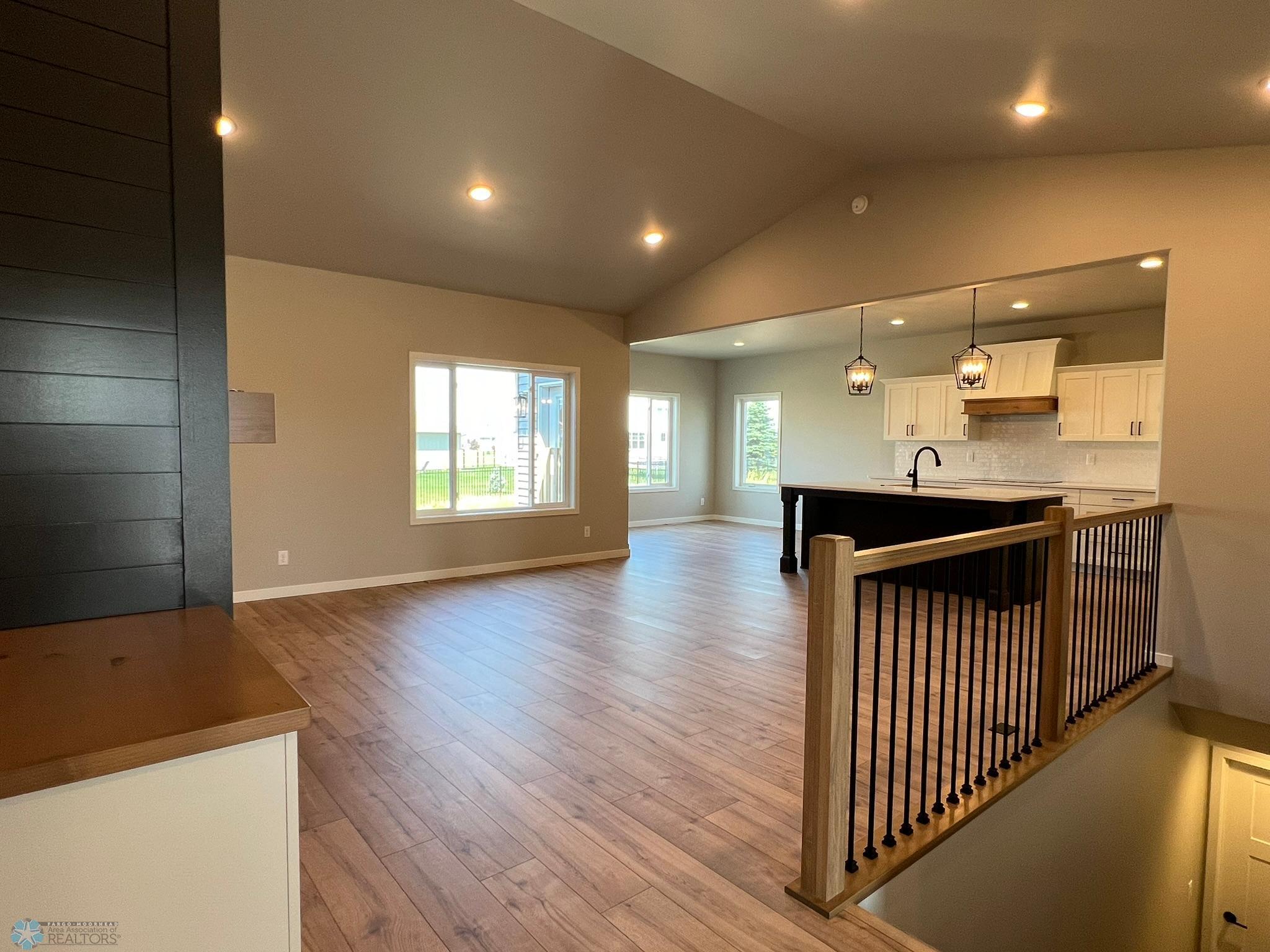 Fargo, North Dakota 58104, United States, 5 Bedrooms Bedrooms, ,3 BathroomsBathrooms,Residential,Pending,52550