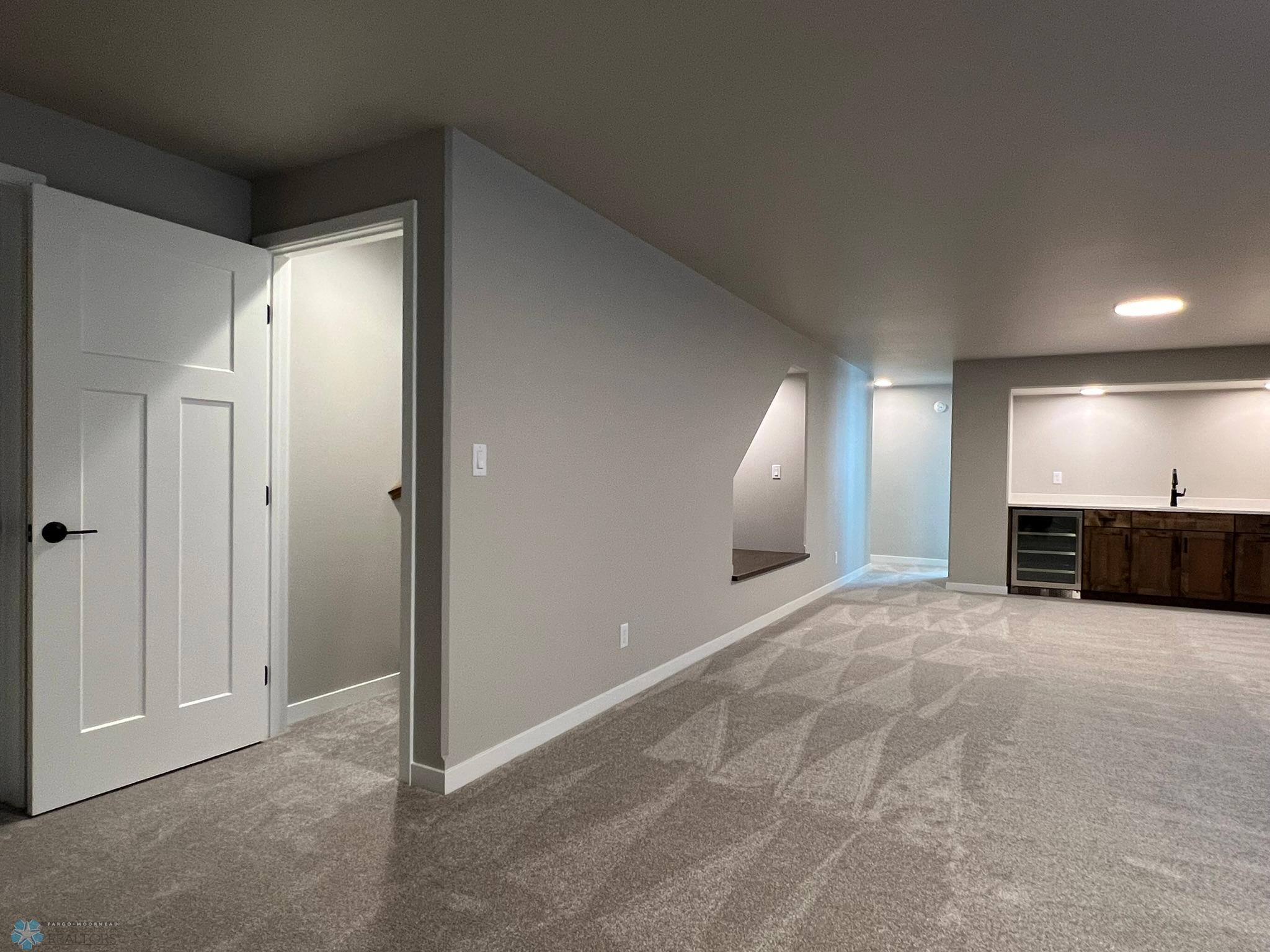 Fargo, North Dakota 58104, United States, 5 Bedrooms Bedrooms, ,3 BathroomsBathrooms,Residential,Pending,52550