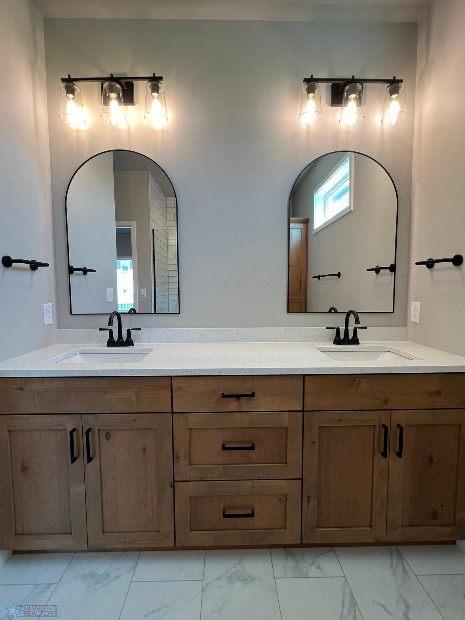 Fargo, North Dakota 58104, United States, 5 Bedrooms Bedrooms, ,3 BathroomsBathrooms,Residential,Pending,52550