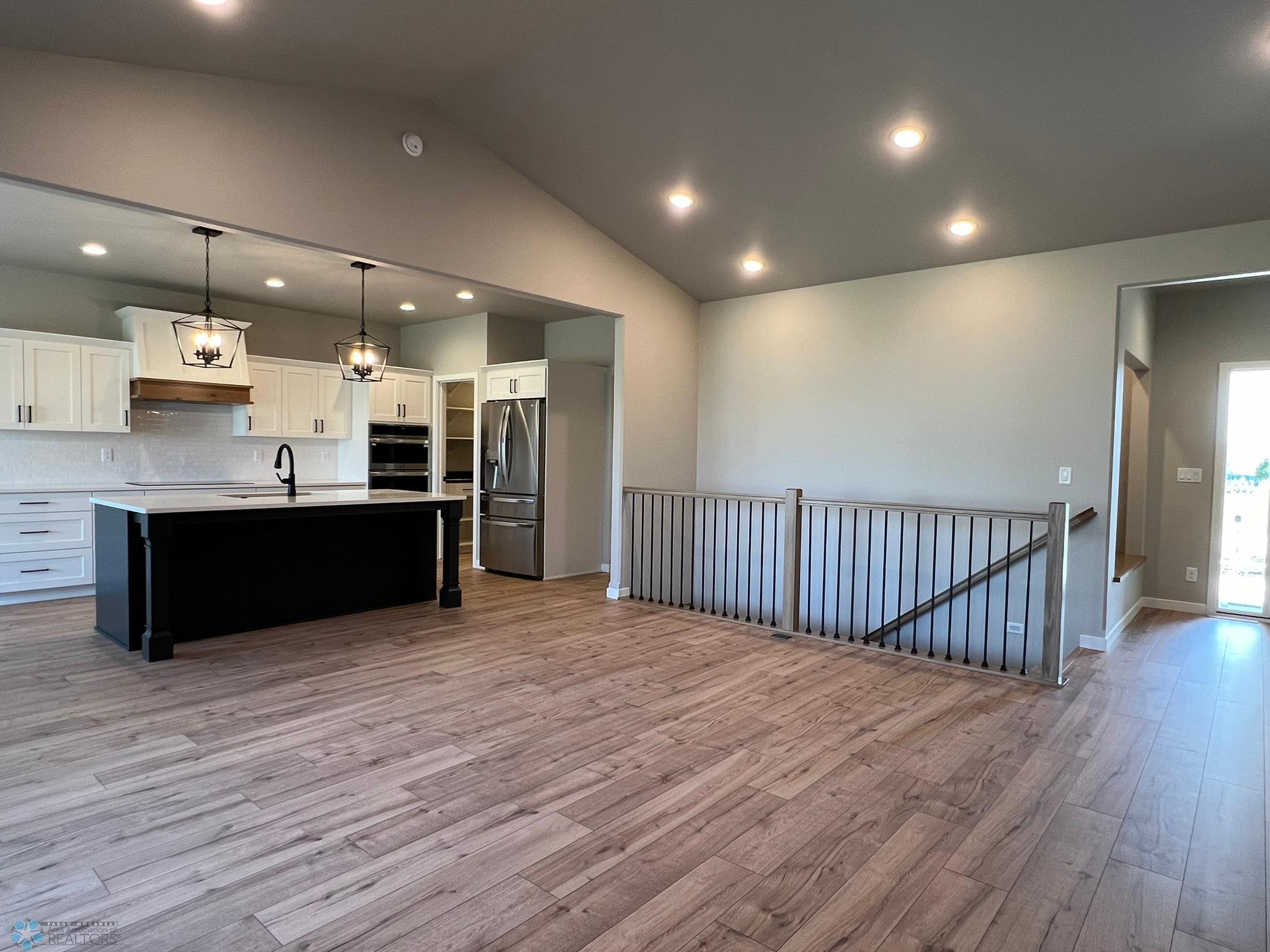 Fargo, North Dakota 58104, United States, 5 Bedrooms Bedrooms, ,3 BathroomsBathrooms,Residential,Pending,52550