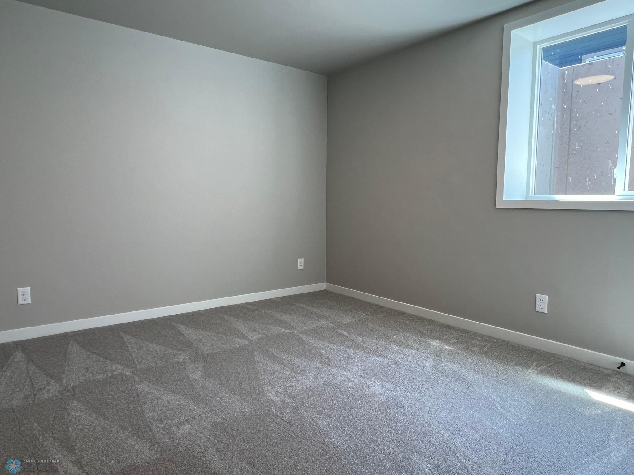 Fargo, North Dakota 58104, United States, 5 Bedrooms Bedrooms, ,3 BathroomsBathrooms,Residential,Pending,52550