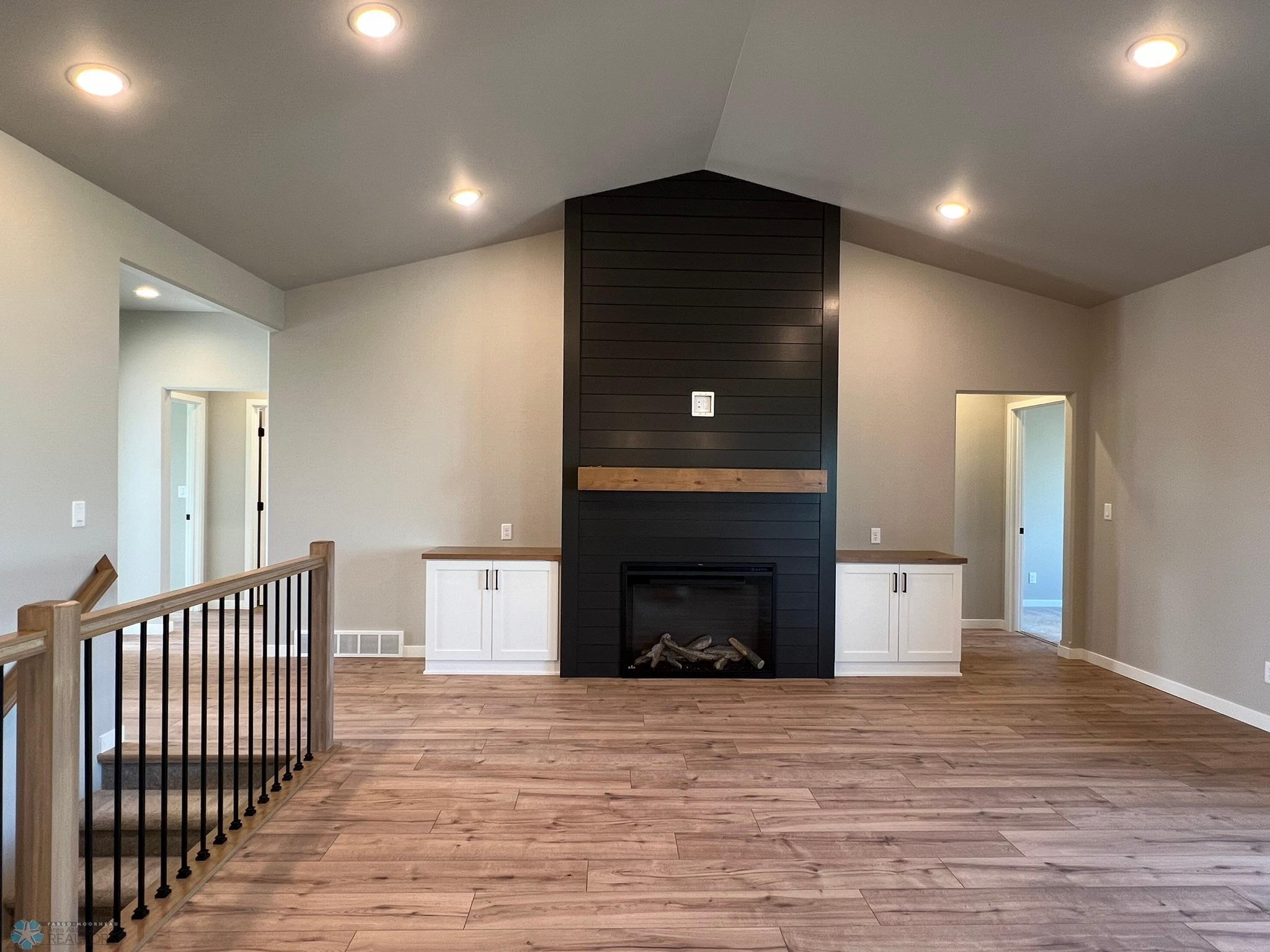 Fargo, North Dakota 58104, United States, 5 Bedrooms Bedrooms, ,3 BathroomsBathrooms,Residential,Pending,52550