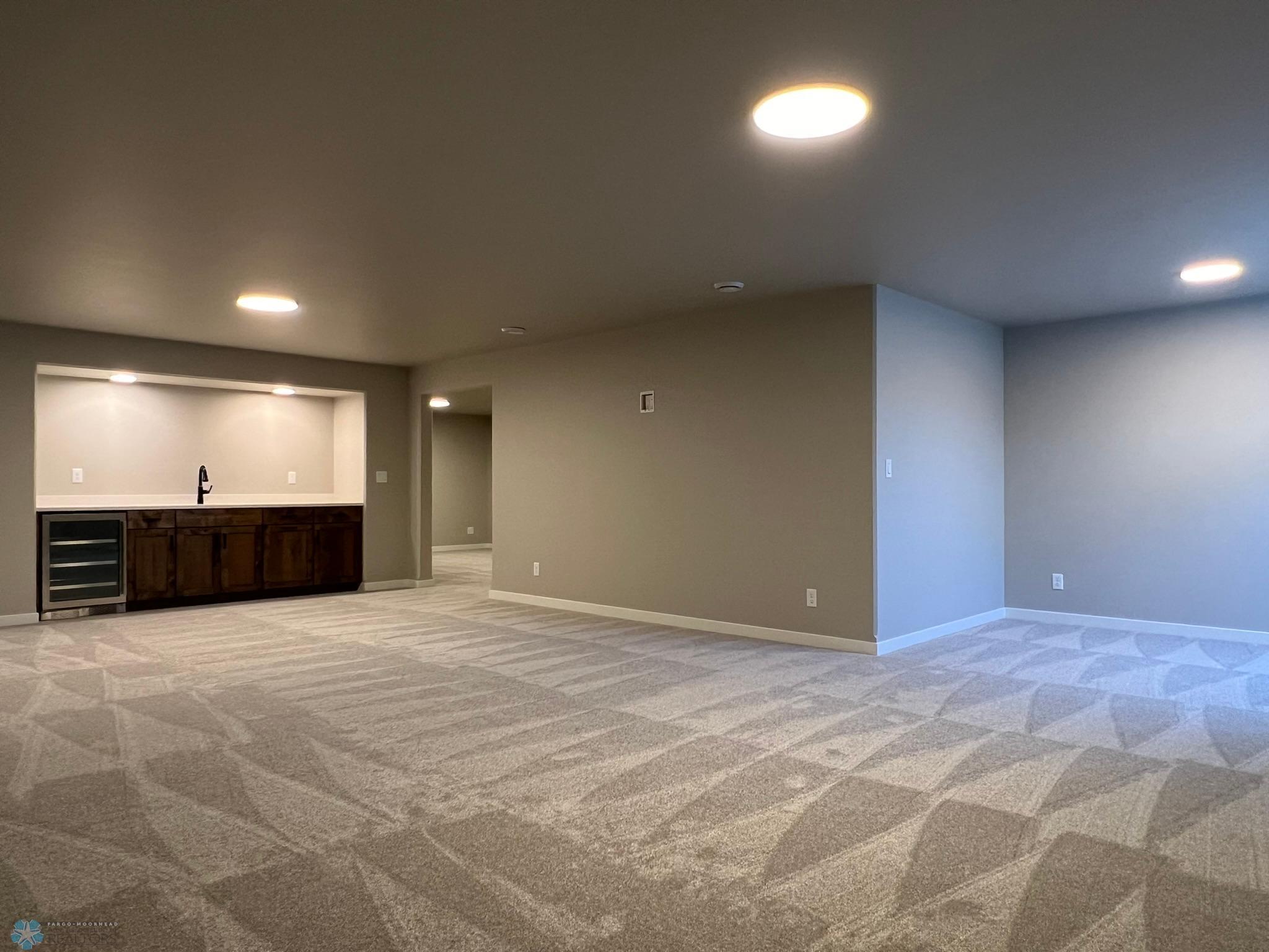 Fargo, North Dakota 58104, United States, 5 Bedrooms Bedrooms, ,3 BathroomsBathrooms,Residential,Pending,52550