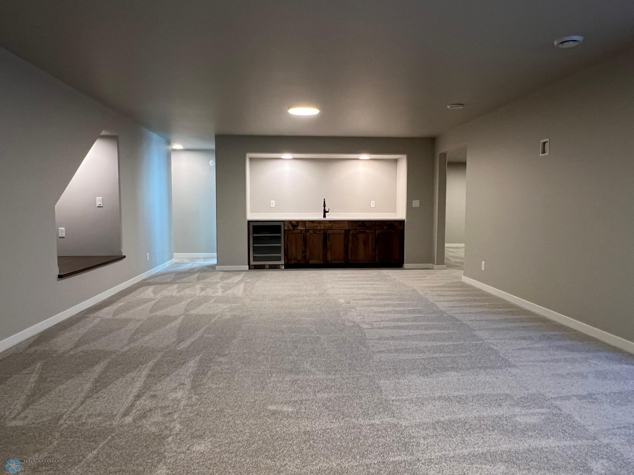 Fargo, North Dakota 58104, United States, 5 Bedrooms Bedrooms, ,3 BathroomsBathrooms,Residential,Pending,52550