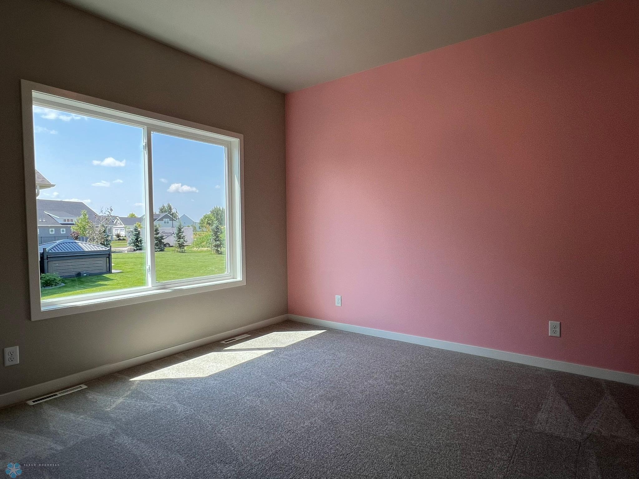 Fargo, North Dakota 58104, United States, 5 Bedrooms Bedrooms, ,3 BathroomsBathrooms,Residential,Pending,52550