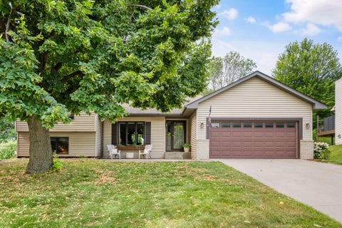 Homes For Sale - 1584 Lake Susan Hills Drive<br/> Chanhassen, MN 55317