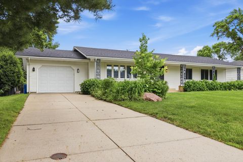 Homes For Sale - 613 Monroe Street<br/> Shakopee, MN 55379