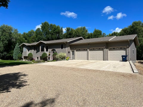 Apartment For Sale - 102 County Rd 1<br/> Wells County, Fessenden, ND 58438