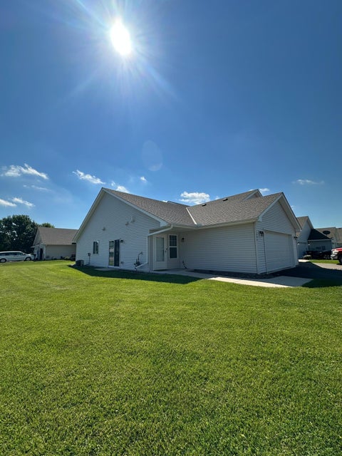 Townhouse For Sale - 1608 16th Avenue<br/> Mille Lacs County, Princeton, MN 55371