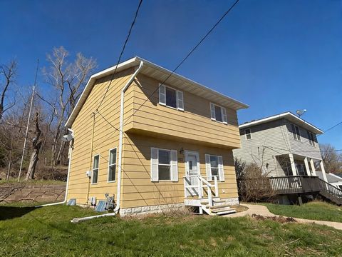 Homes For Sale - 818 Hawthorn Street<br/> Goodhue County, Red Wing, MN 55066