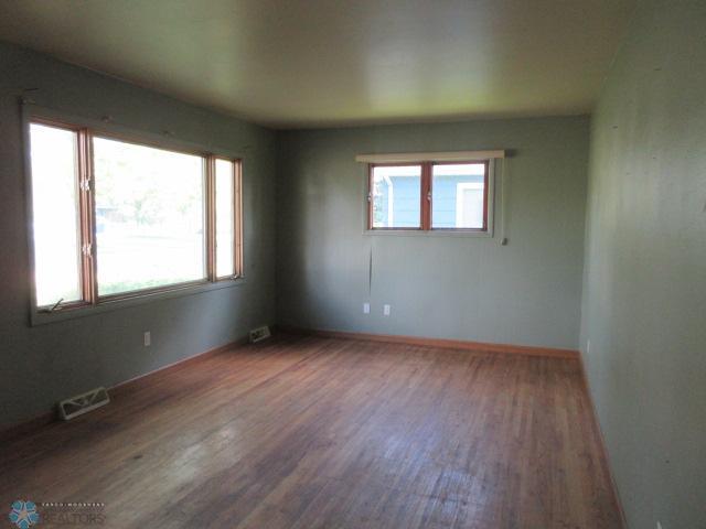 Jamestown, North Dakota 58401, United States, 2 Bedrooms Bedrooms, ,2 BathroomsBathrooms,Residential,Active,186008