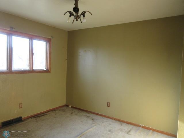 Jamestown, North Dakota 58401, United States, 2 Bedrooms Bedrooms, ,2 BathroomsBathrooms,Residential,Active,186008