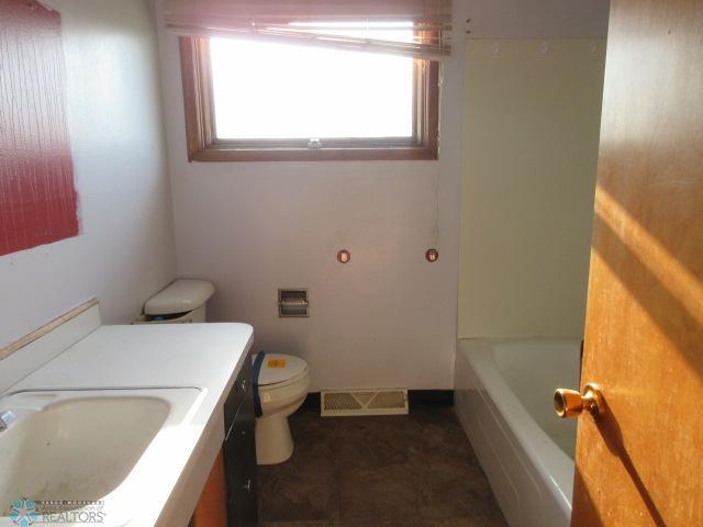 Jamestown, North Dakota 58401, United States, 2 Bedrooms Bedrooms, ,2 BathroomsBathrooms,Residential,Active,186008