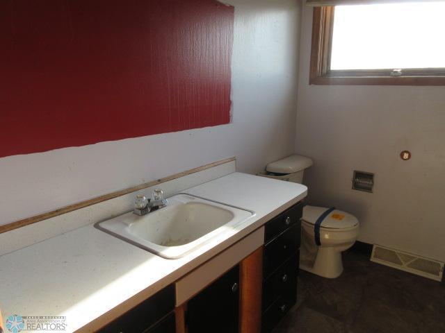 Jamestown, North Dakota 58401, United States, 2 Bedrooms Bedrooms, ,2 BathroomsBathrooms,Residential,Active,186008