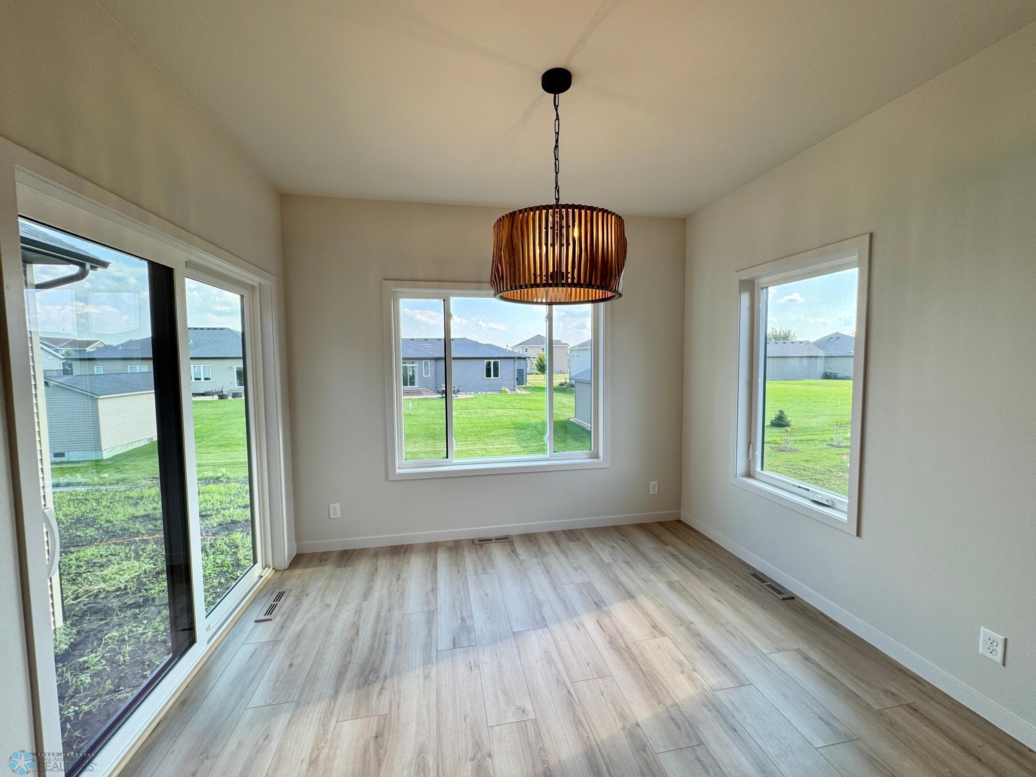 West Fargo, North Dakota 58078, United States, 5 Bedrooms Bedrooms, ,3 BathroomsBathrooms,Residential,Pending,193361