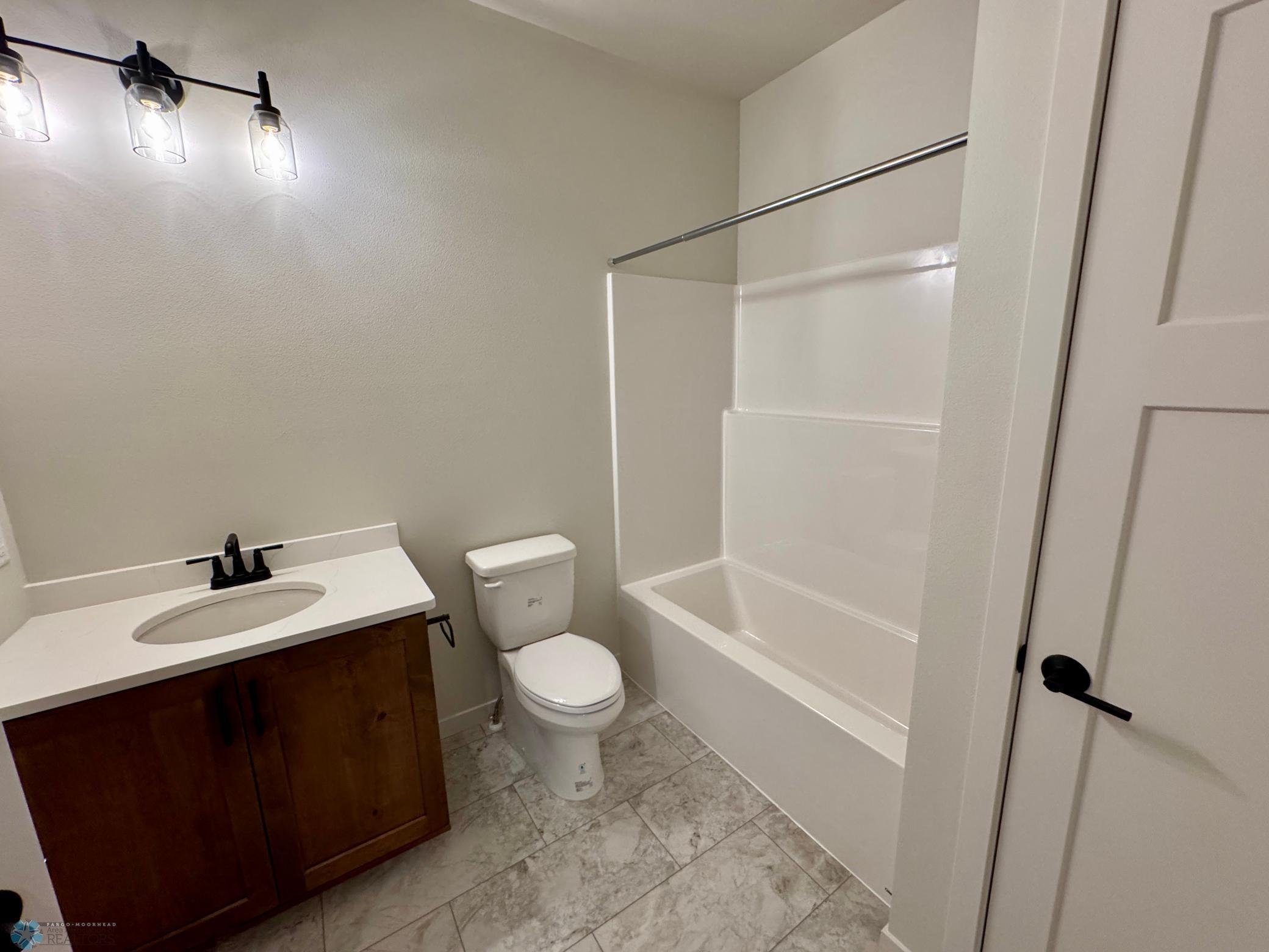 West Fargo, North Dakota 58078, United States, 5 Bedrooms Bedrooms, ,3 BathroomsBathrooms,Residential,Pending,193361