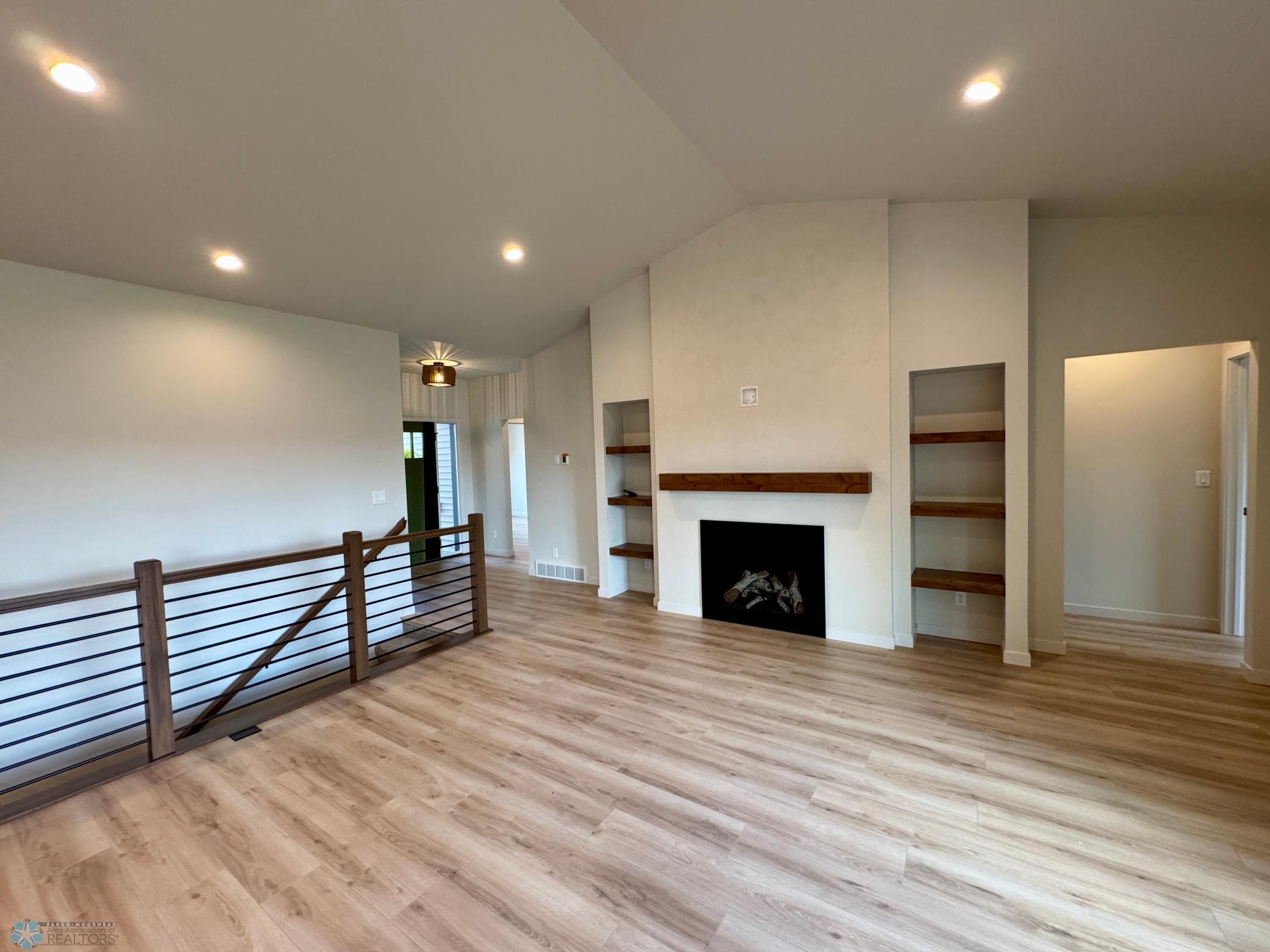 West Fargo, North Dakota 58078, United States, 5 Bedrooms Bedrooms, ,3 BathroomsBathrooms,Residential,Pending,193361