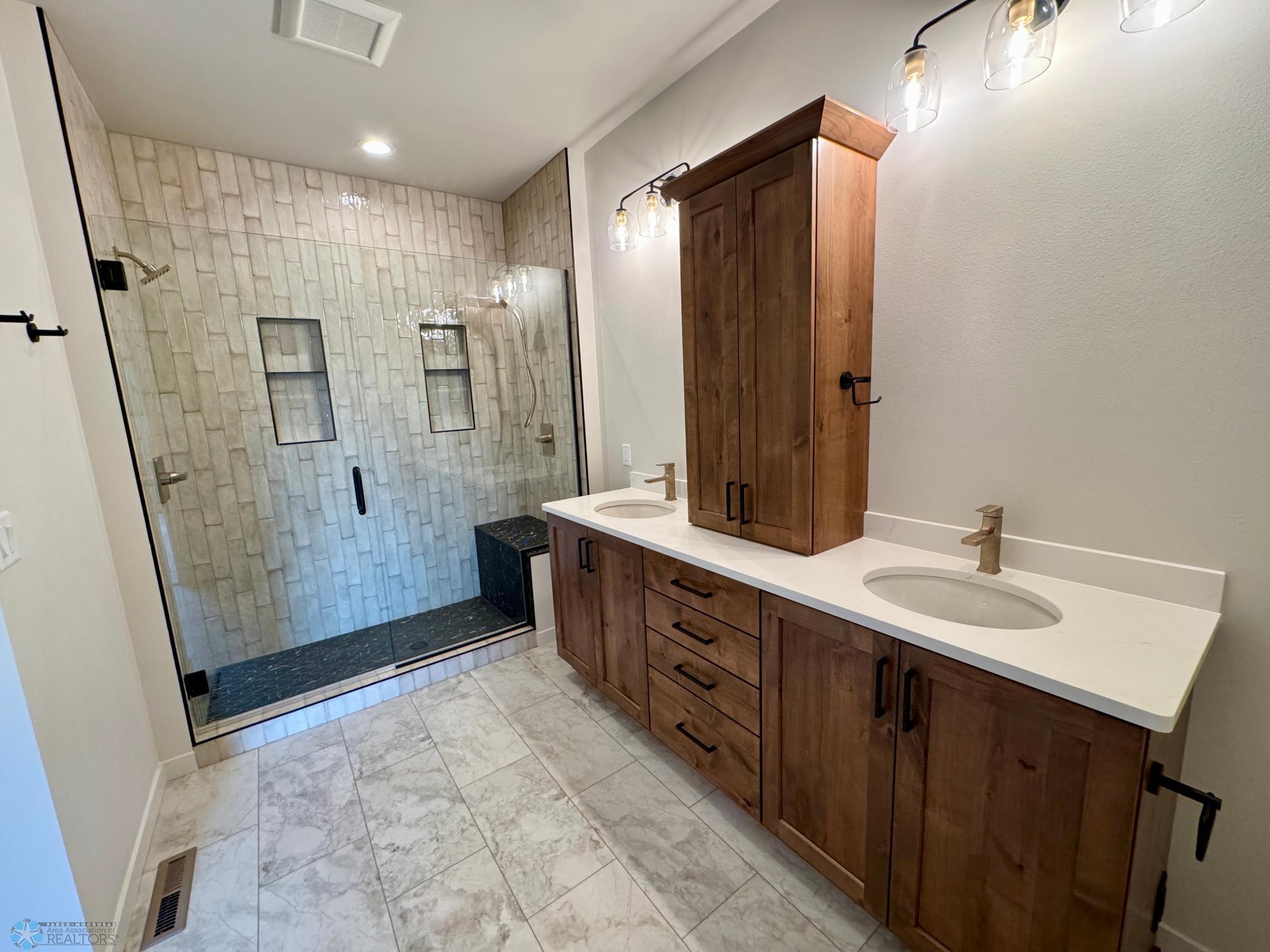 West Fargo, North Dakota 58078, United States, 5 Bedrooms Bedrooms, ,3 BathroomsBathrooms,Residential,Pending,193361