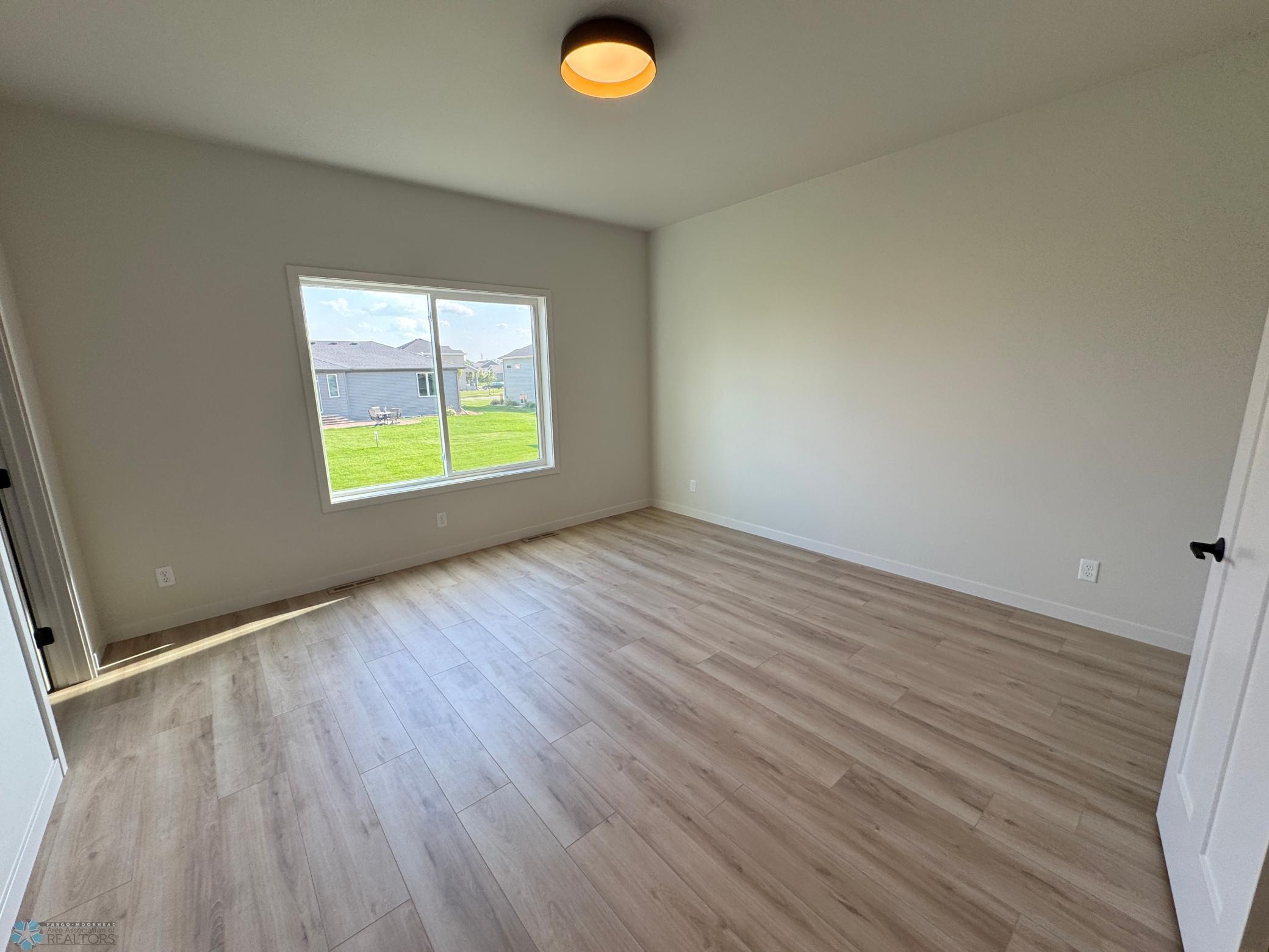 West Fargo, North Dakota 58078, United States, 5 Bedrooms Bedrooms, ,3 BathroomsBathrooms,Residential,Pending,193361