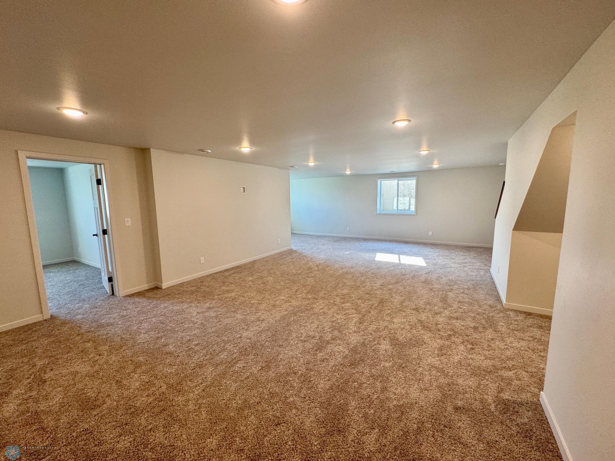 West Fargo, North Dakota 58078, United States, 5 Bedrooms Bedrooms, ,3 BathroomsBathrooms,Residential,Pending,193361