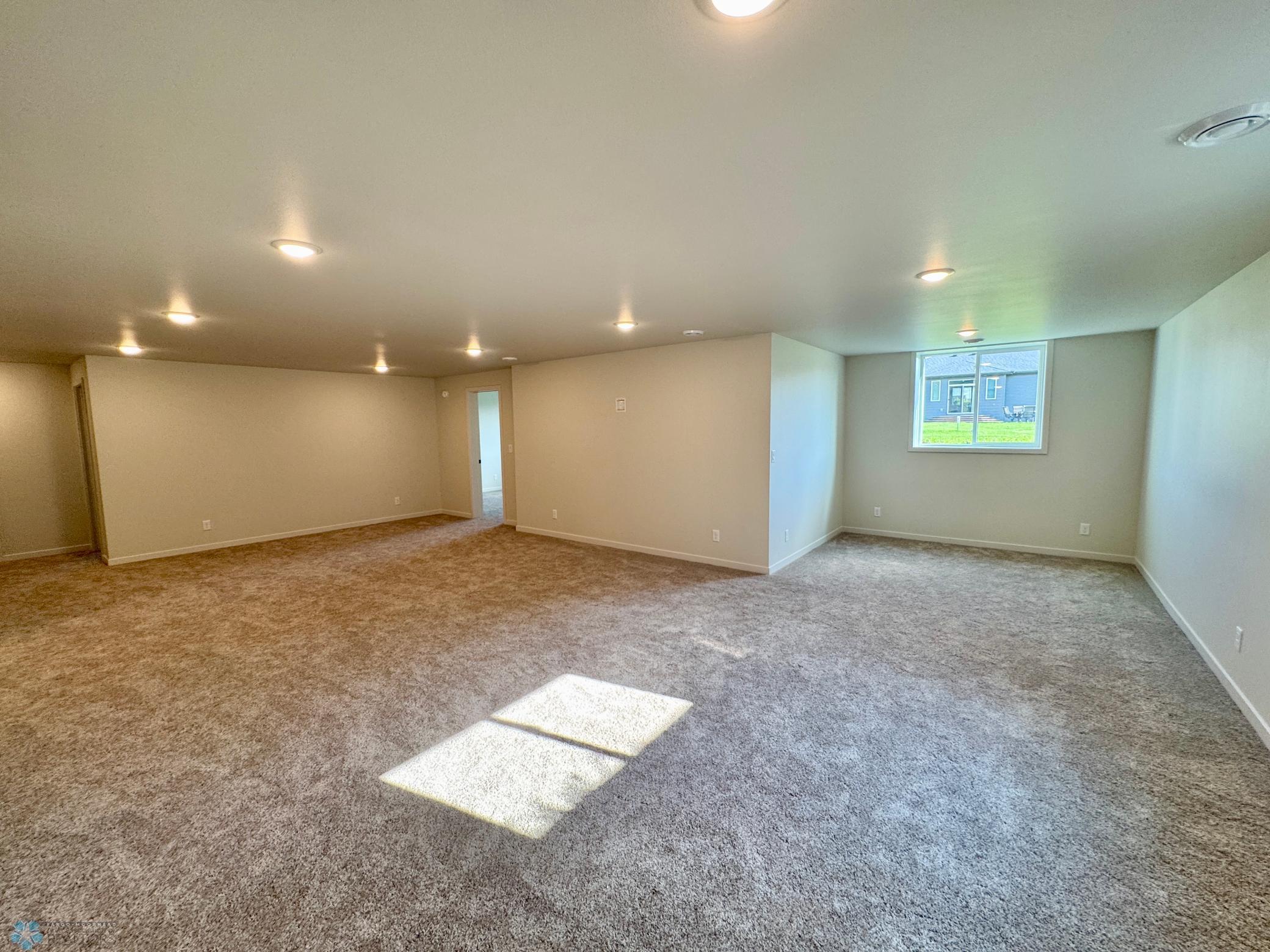 West Fargo, North Dakota 58078, United States, 5 Bedrooms Bedrooms, ,3 BathroomsBathrooms,Residential,Pending,193361