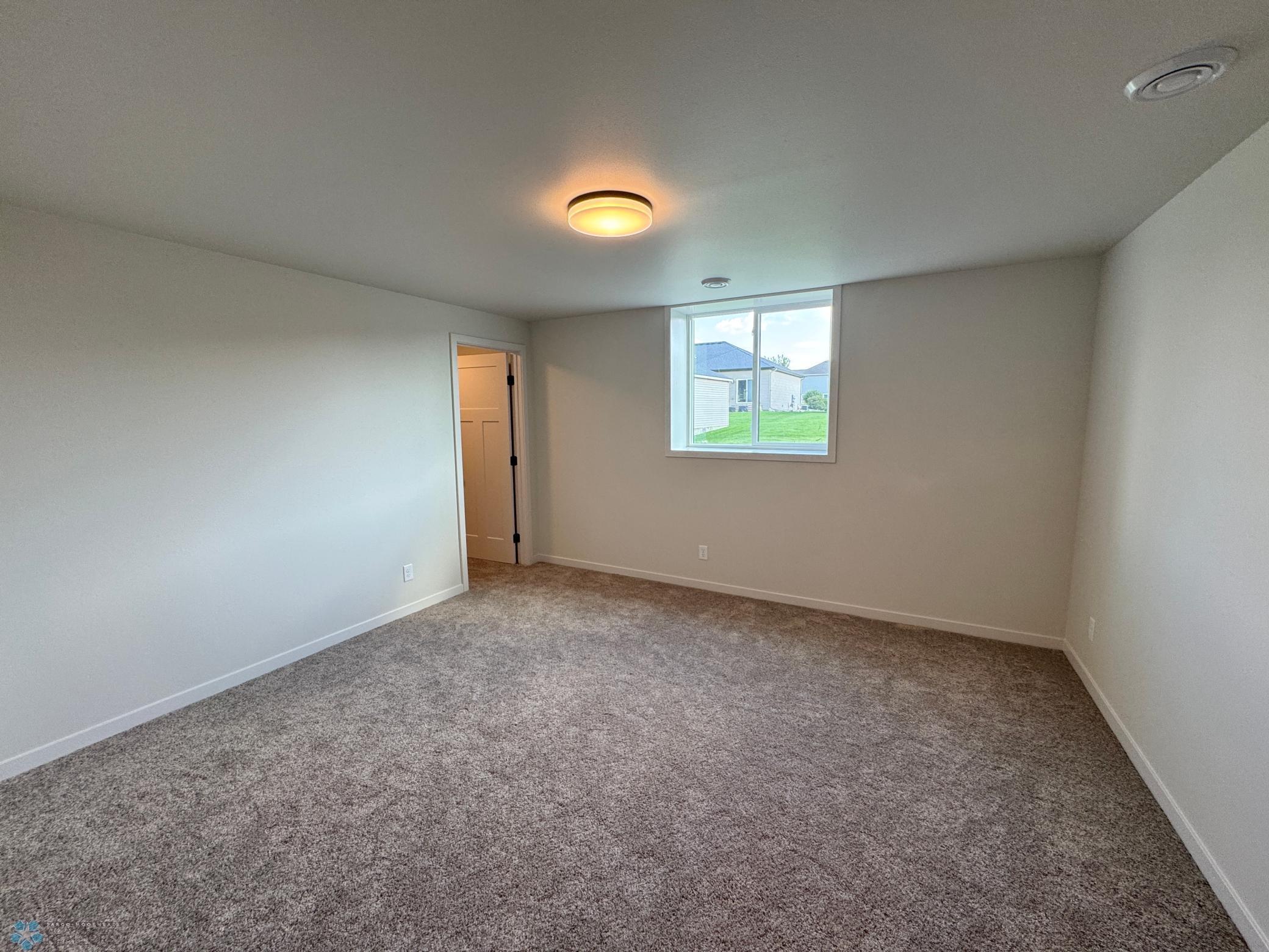 West Fargo, North Dakota 58078, United States, 5 Bedrooms Bedrooms, ,3 BathroomsBathrooms,Residential,Pending,193361