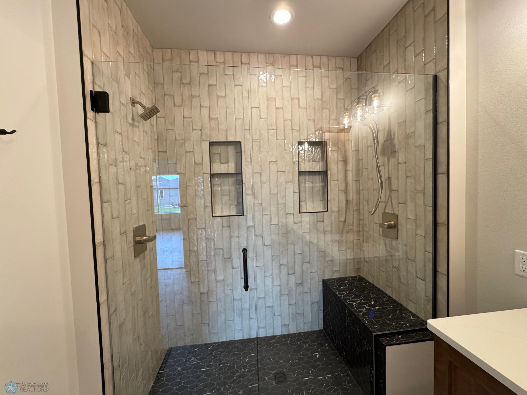 West Fargo, North Dakota 58078, United States, 5 Bedrooms Bedrooms, ,3 BathroomsBathrooms,Residential,Pending,193361