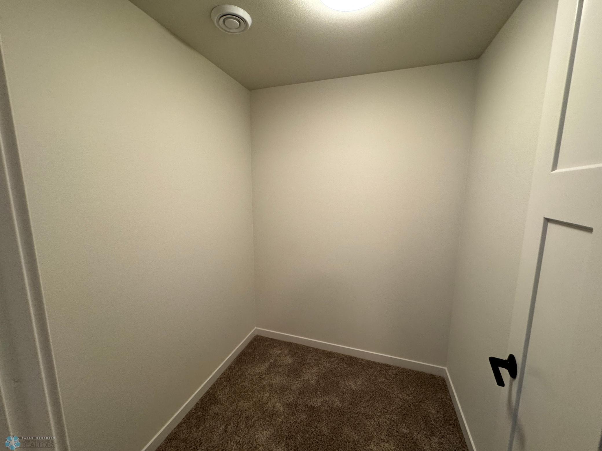 West Fargo, North Dakota 58078, United States, 5 Bedrooms Bedrooms, ,3 BathroomsBathrooms,Residential,Pending,193361